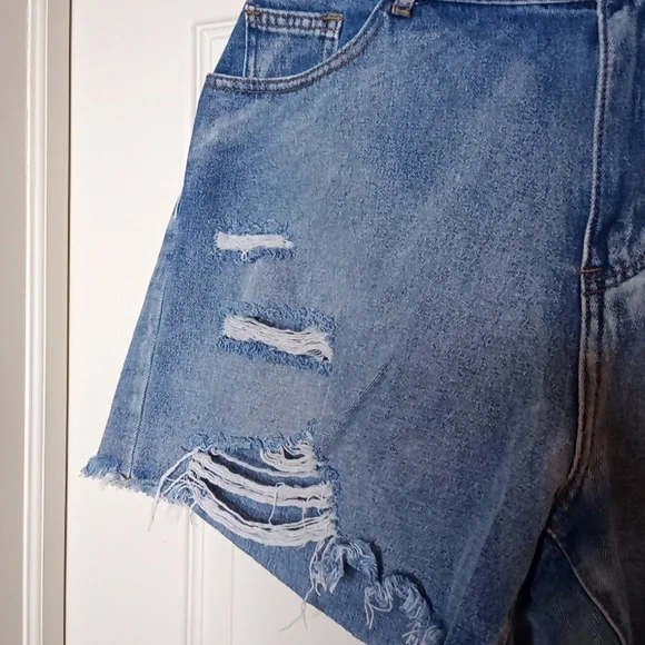 Shein Curve 1XL Destructed Denim Jeans Shorts Elastic Back Waistband Plu… - Picture 3 of 5